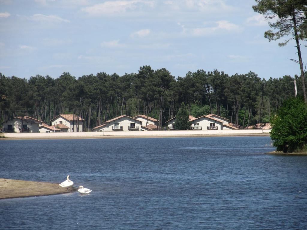Residence Goelia Les Demeures Du Lac Кастельжалу Екстер'єр фото